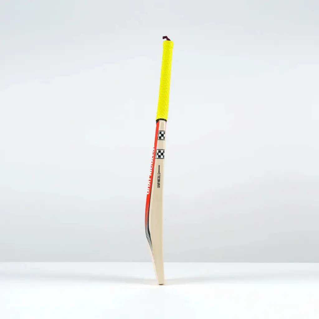 CAIA25English_20Willow_20Bats_20Stratos_20Gen_201.1_20Players_20Bat_20Right_20Edge_168b9dd9-49d4-4584-8cb8-7c15d4c058b1.webp